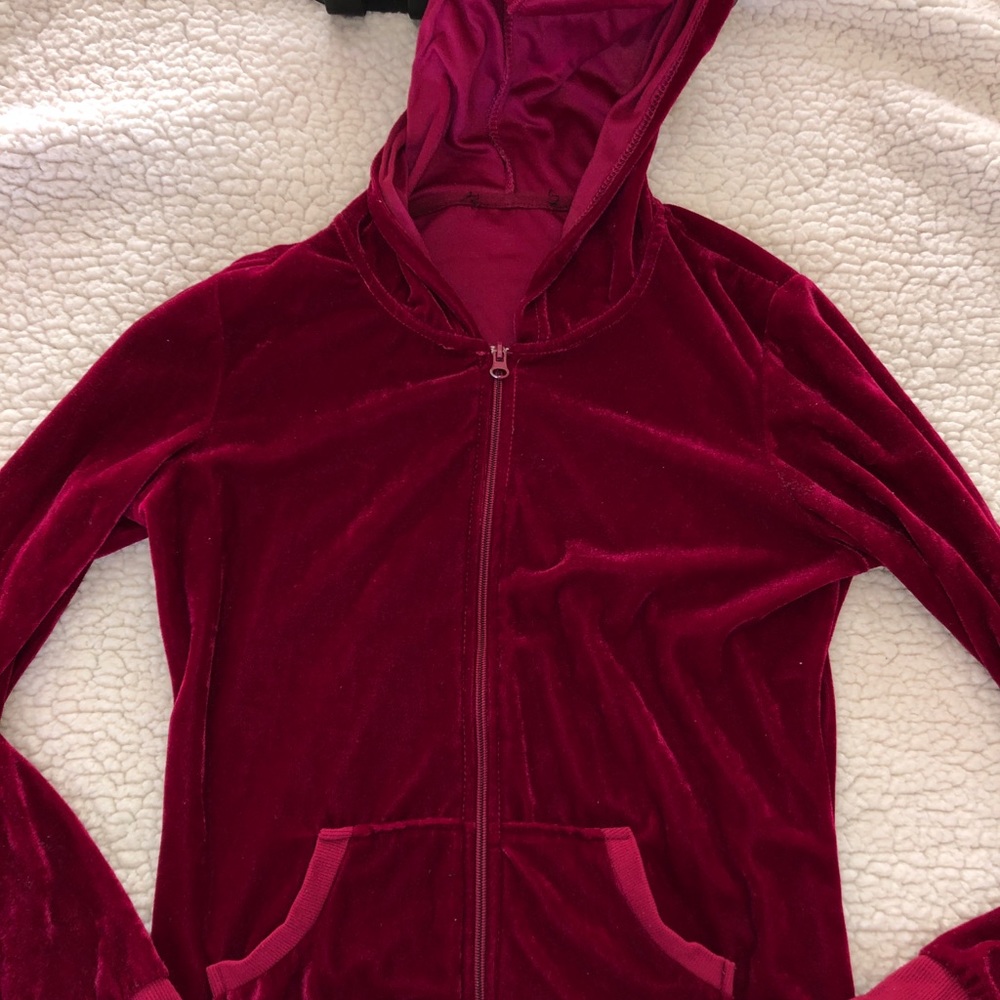 Velvet burgundy sweater 2000’s vibes